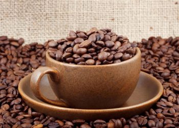 Domowy peeling kawowy, jak wykorzystać fusy po kawie